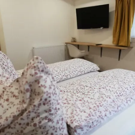 Gaestezimmer Klopfer בית הארחה 3*